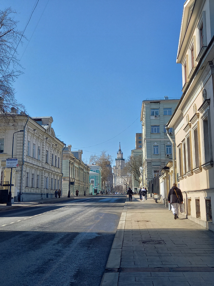 ул. Новая Басманная - на на высотку у метро Красные ворота