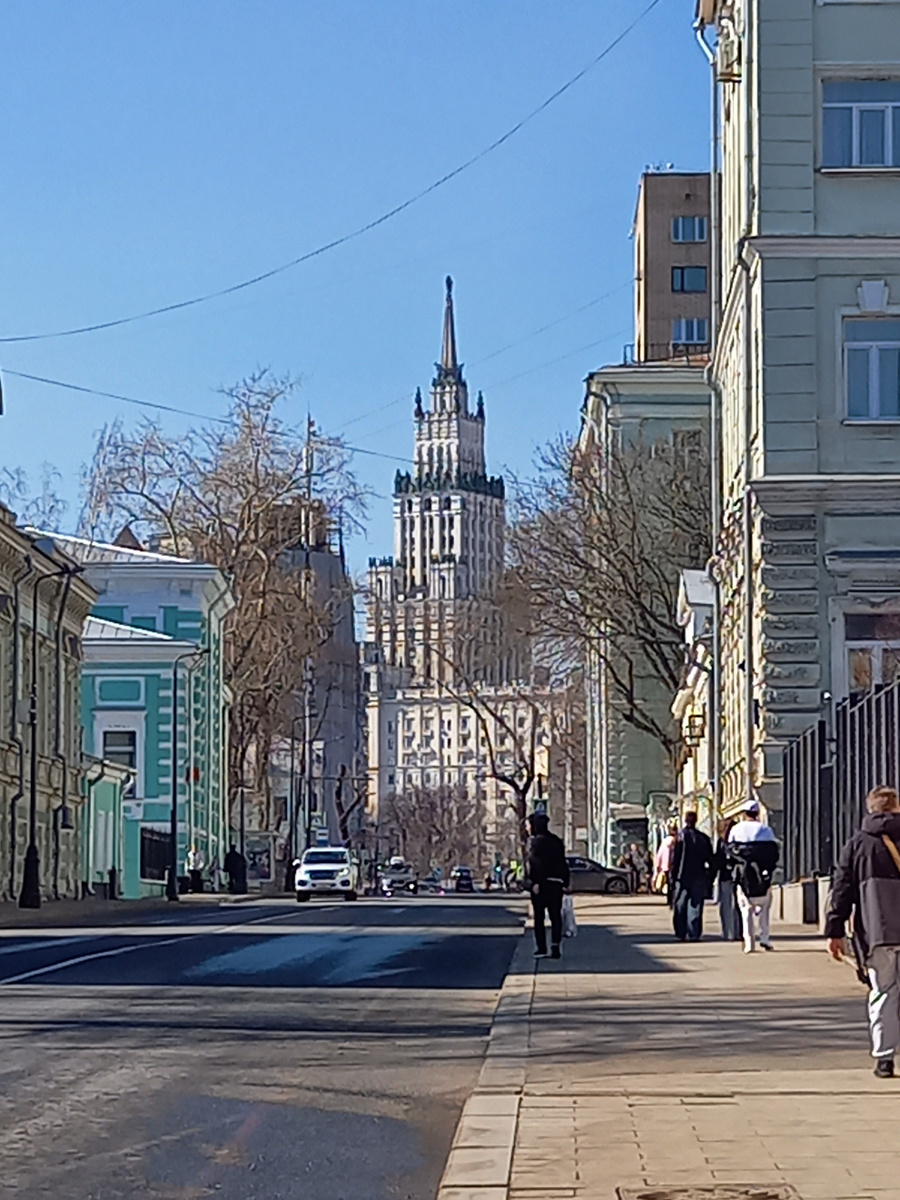 ул. Новая Басманная - на на высотку у метро Красные ворота
