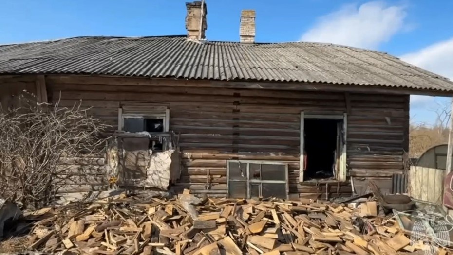    Место пожара в деревне Алапурская Автор фото: ГУ МЧС по Петербургу и Ленобласти