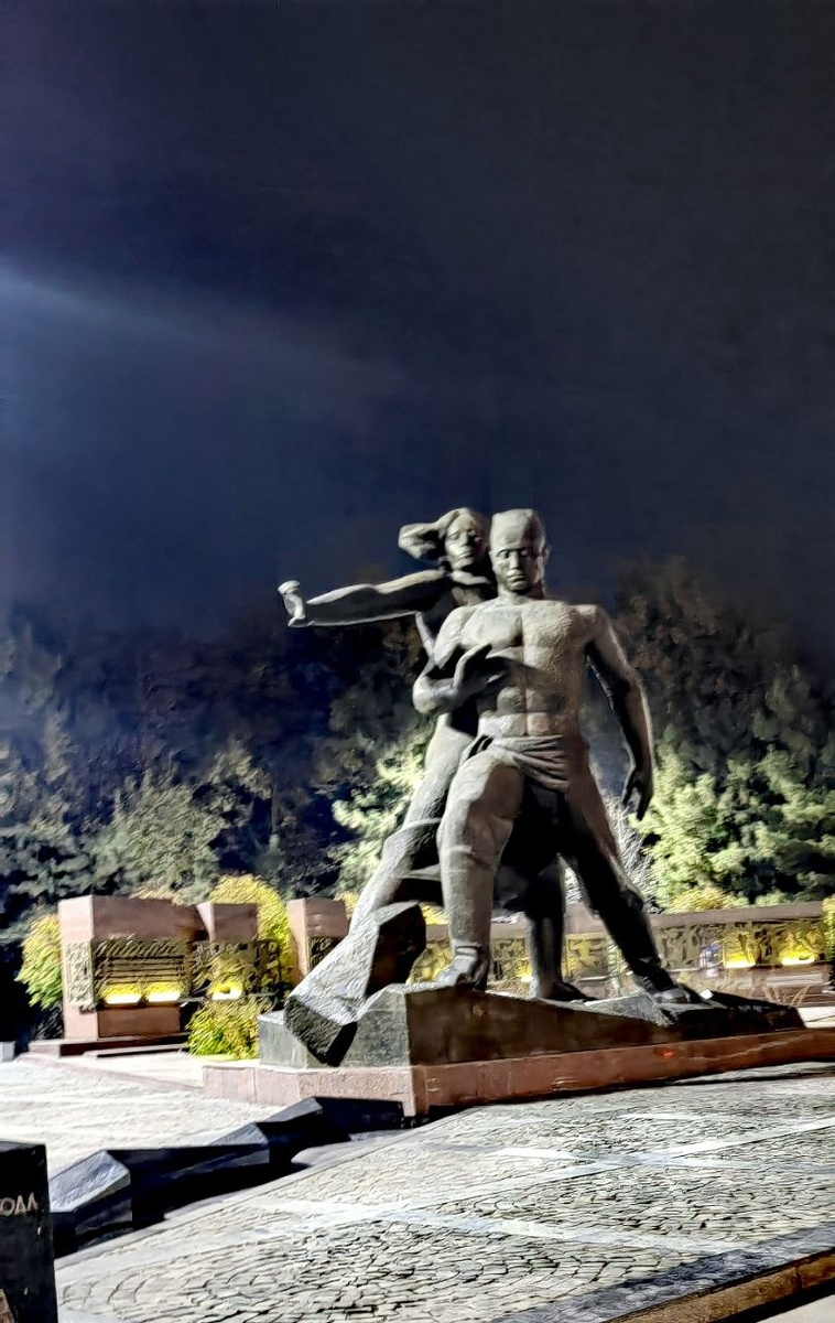 Монумент «Мужество» - мемориальный комплекс посвящённый ликвидации последствий Ташкентского землетрясения 1966 года.