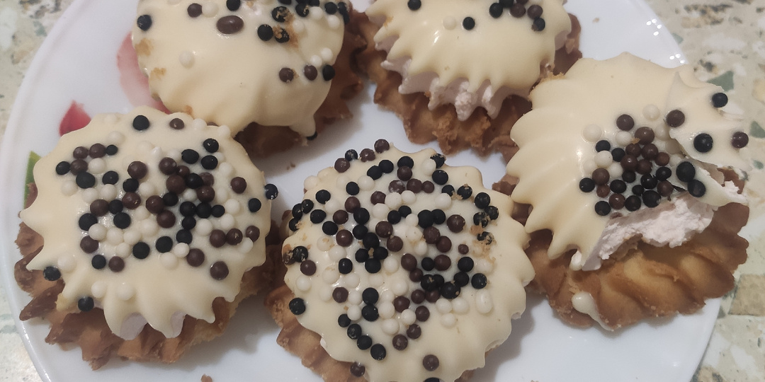 Вкусный ужин и готовых вязаных курочек покажу.