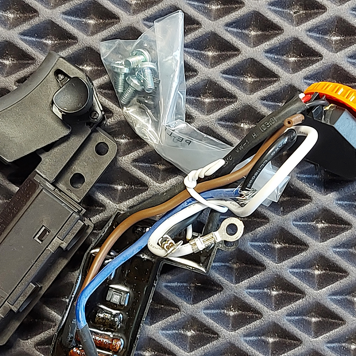 Новая оригинальная Кнопка / электроника / регулировка 200499004 (4931403491) для ленточных шлифовальных машин AEG HBS 1000 E и Milwaukee BS