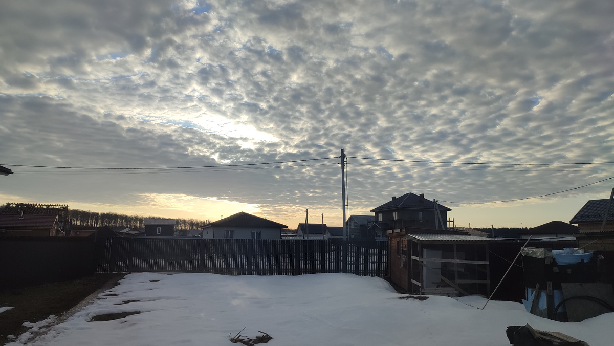 Через несколько минут тучи стали разбегаться