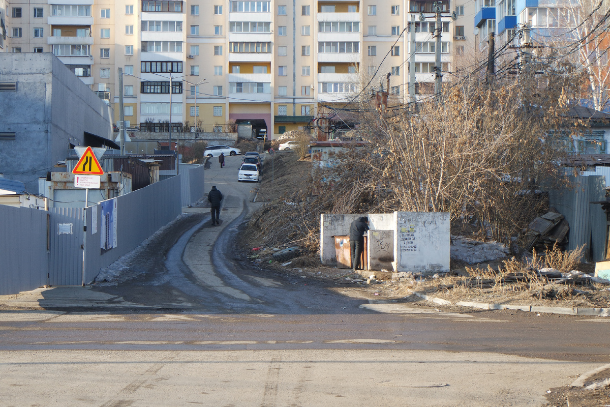 вот так этот отрезок улицы выглядит...