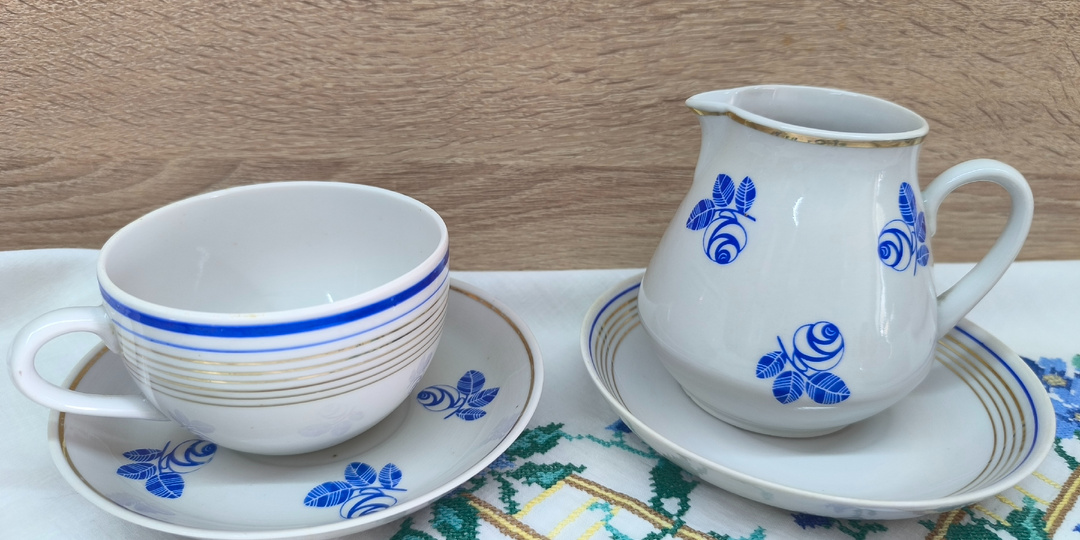 Лаконичные розочки и полоски объединяются