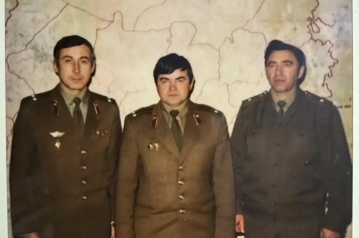    Александр Субботин (в центре) всю свою жизнь посвятил благородному делу - спасению жизней.