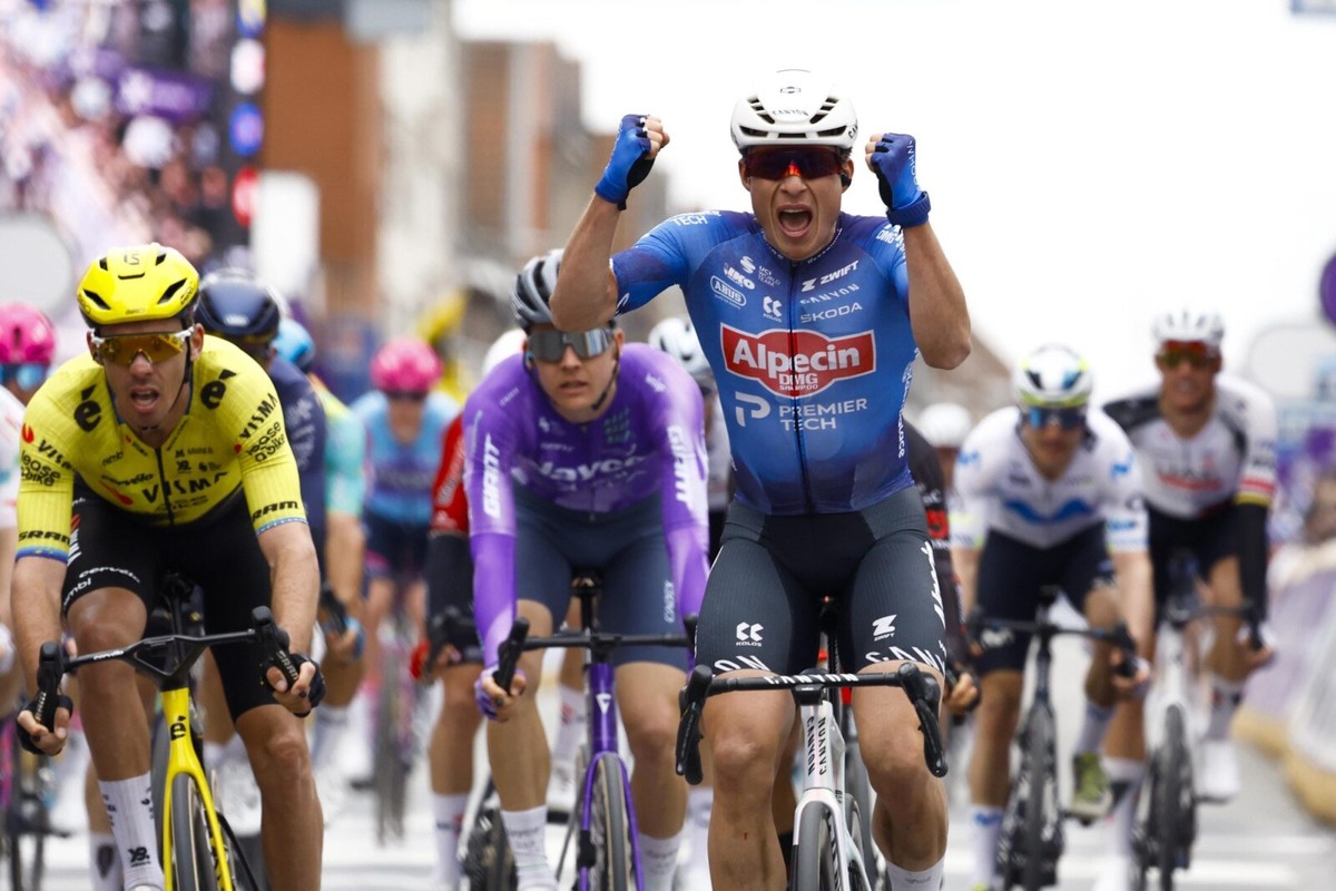    Йеспер Филипсен на финише In Flanders Fields (как теперь официально называется Гент — Вевельгем) 2026 года