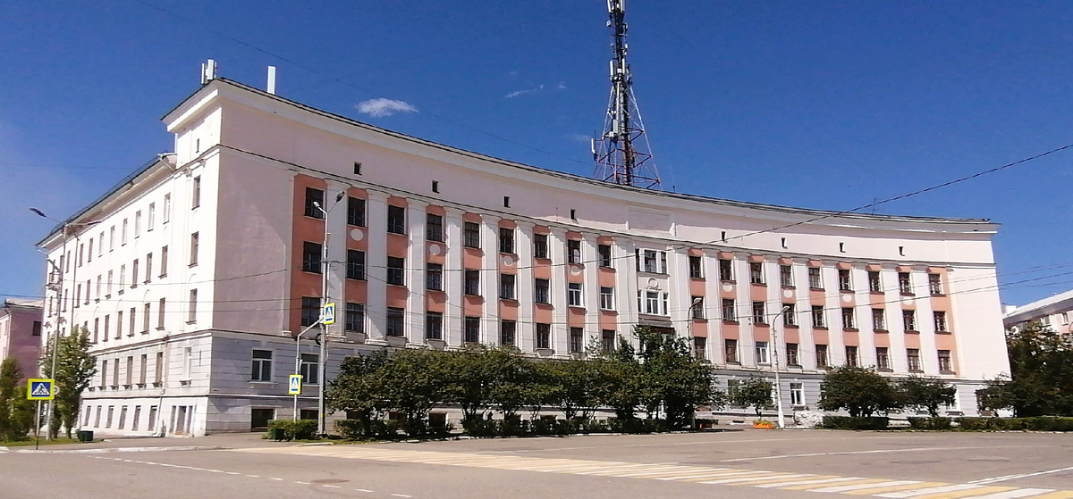 Центральная площадь в Краснотурьинске (Фото: Nixe (Bearna Team)) --> листай