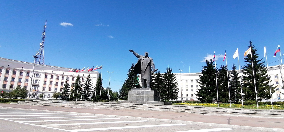 Центральная площадь и памятник Ленину в Краснотурьинске (Фото: Nixe (Bearna Team)) --> листай