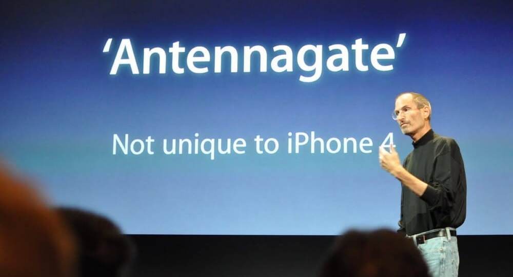 Этот день в истории Apple: владельцы iPhone 4 получают выплаты за «Antennagate»