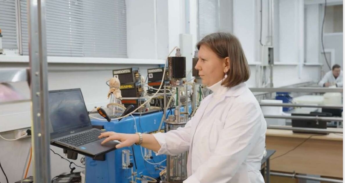 «Индустриальные биотехнологии» – это центр с современной научно-производственной площадкой полного цикла для разработки и внедрения инновационных решений в агро-биомедицине и промышленной сфере. Источник: официальная группа ВКонтакте «Университет РОСБИОТЕХ».