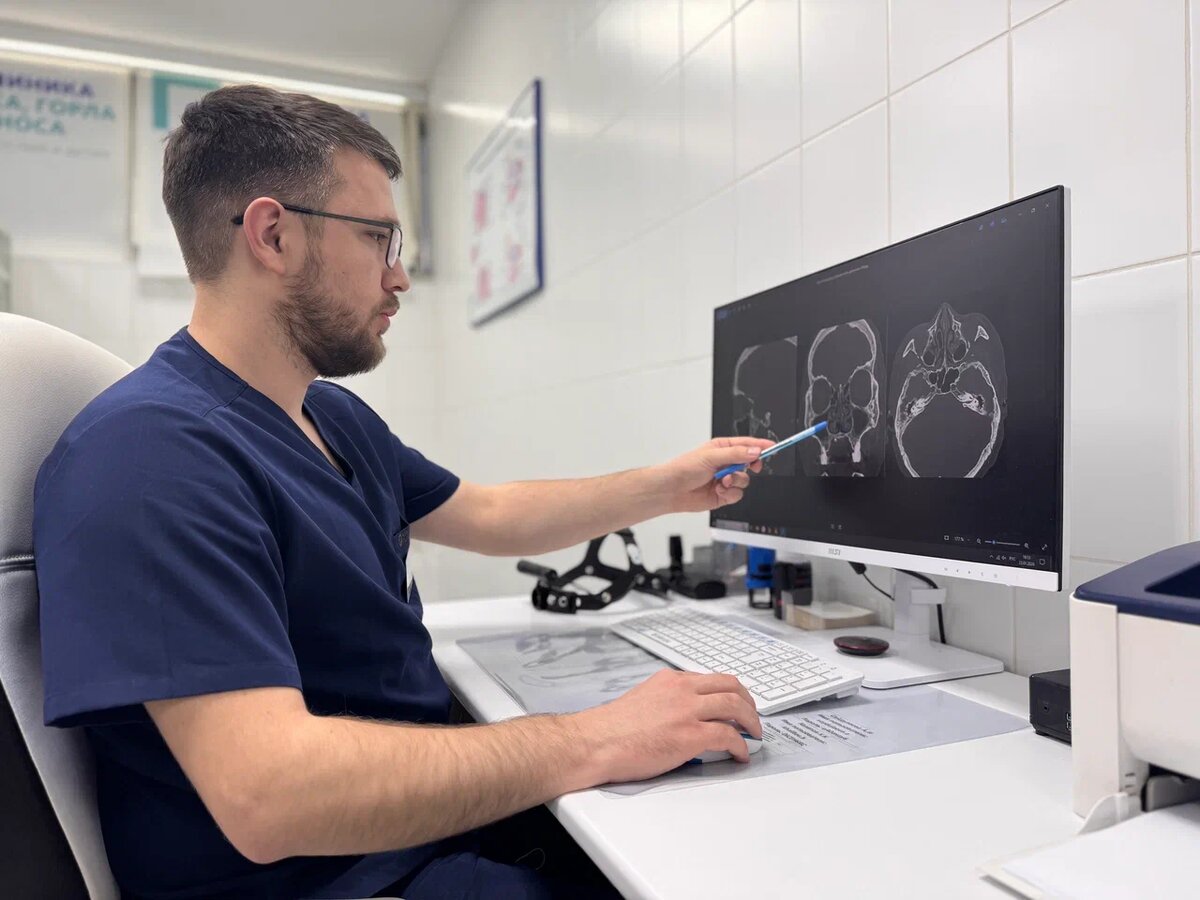 На фото оториноларинголог Клиники уха, горла и носа - Халитов Халит Каримулаевич