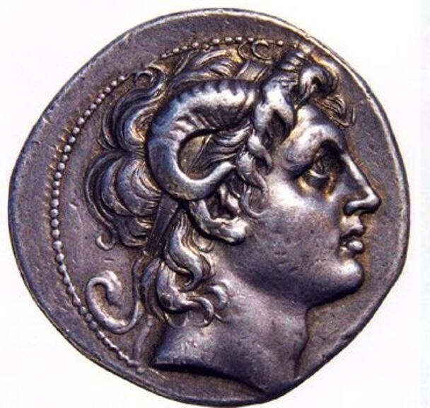  В Узбекистане (на Востоке) Александра называют Искандер Двурогий и слагают о нём не только героические поэмы, но и глубокие философские притчи