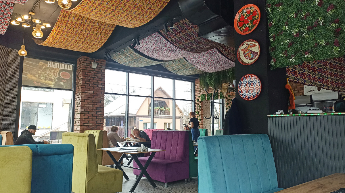 Интерьер заведения. Узбечка. Чайхана