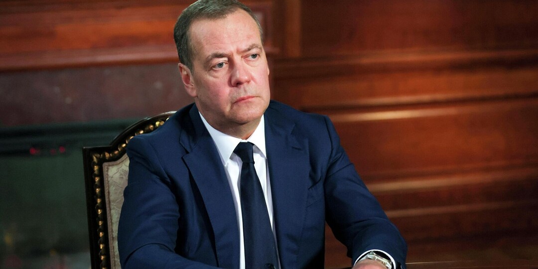 Медведев прокомментировал инициативу Зеленского по дронам для Ближнего Востока
