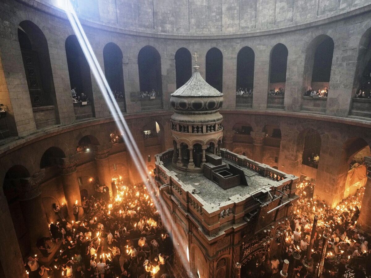    Сошествие Благодатного огня в храме Гроба Господня в Иерусалиме. 19 апреля 2025 | © AP Photo / Mahmoud Illean