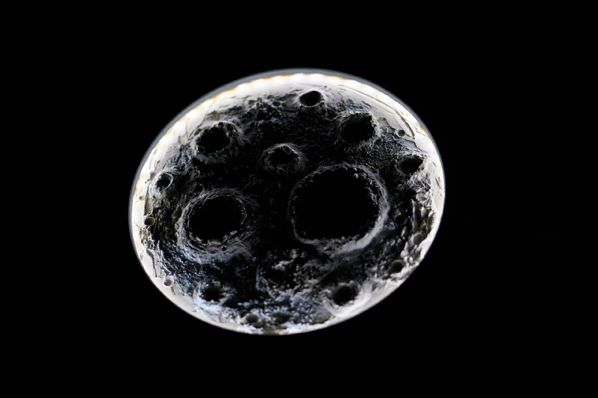 Луна с подсветкой