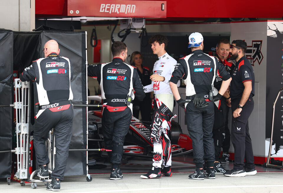    Оливер Берман: Я в порядке, хотя авария была пугающейLAT Images / Haas