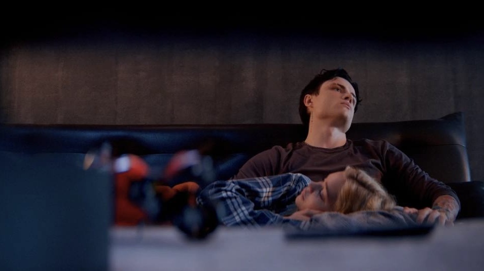 Кадр: Yellow, Black and White