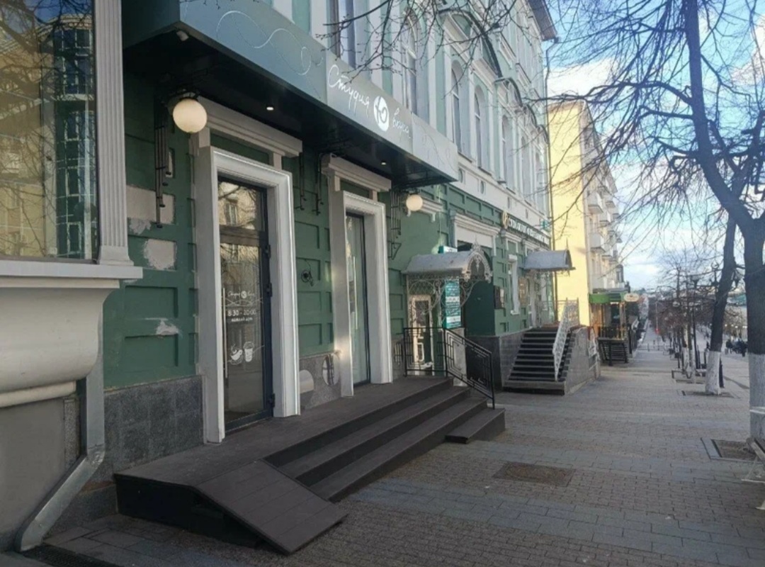 Не проходите мимо красоты и кругов земных. Наряжайтесь во все самое красивое, можно с собой брать нарядики и вперед с песнями, с хитами, с танцами и с богом безусловно, ведь без него никуда. Он всегда сверху тоже поможет