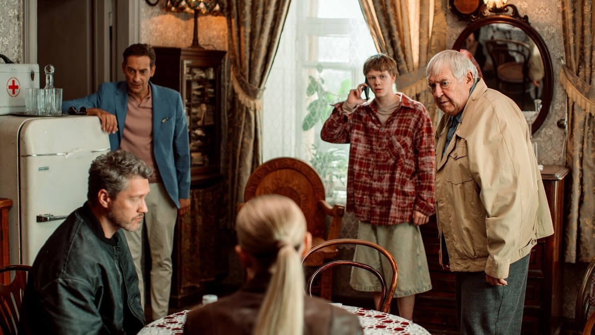    Кадр из сериала «Вампиры средней полосы», реж. Алексей Акимов, START