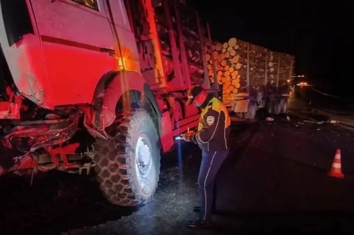    Три человека погибли в ДТП с грузовиком на трассе в Свердловской области