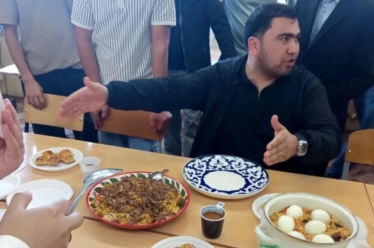    В честь Навруза студенты Тульского педуниверситета угостили всех пловом