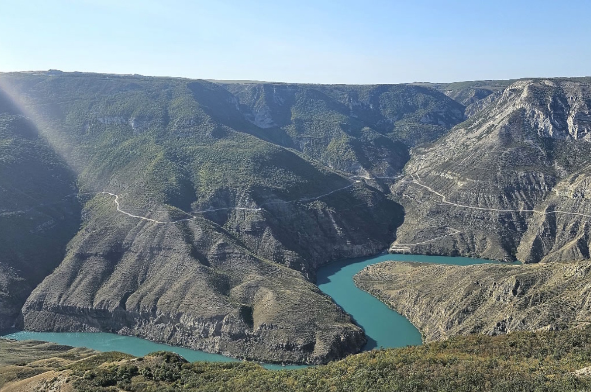 Длина реки Сулак — 170 км, но на каньон в окружении скал приходится только треть — 53 км.