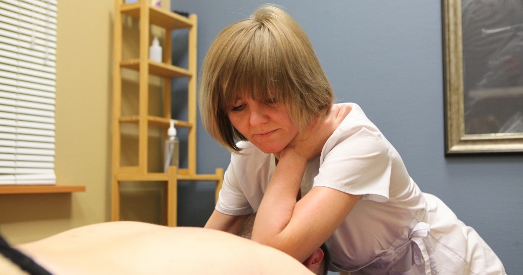 Массаж при искривлении позвоночника