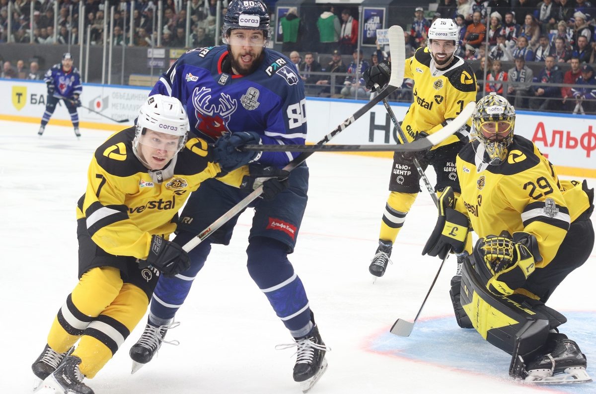    В овертайм игру перевёл форвард родом из Княгинина Никита Шавин