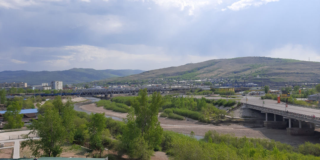 Это город, утонувший в сопках и тайга, кругом одна тайга: привет Чита!