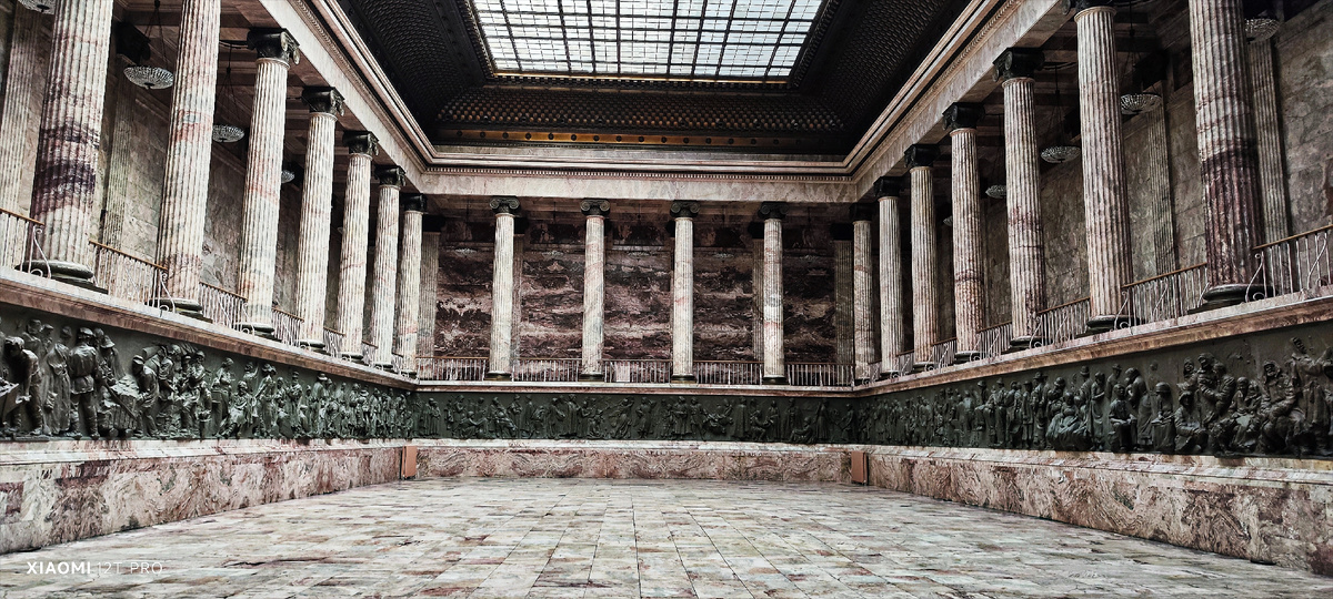 Мраморный зал.