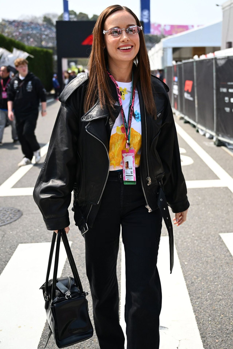    Источник: Backgrid | Бри Ларсон на Гран-при Японии Формулы-1 в Сузуке, март 2026 года