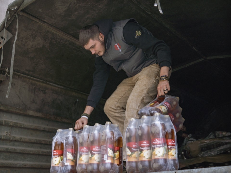    Дружинники с военной комендатурой доставили гуманитарную помощь. Фото: НД ДНР