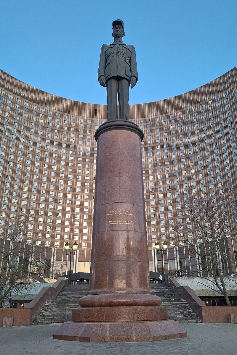 Гостиница "Космос"