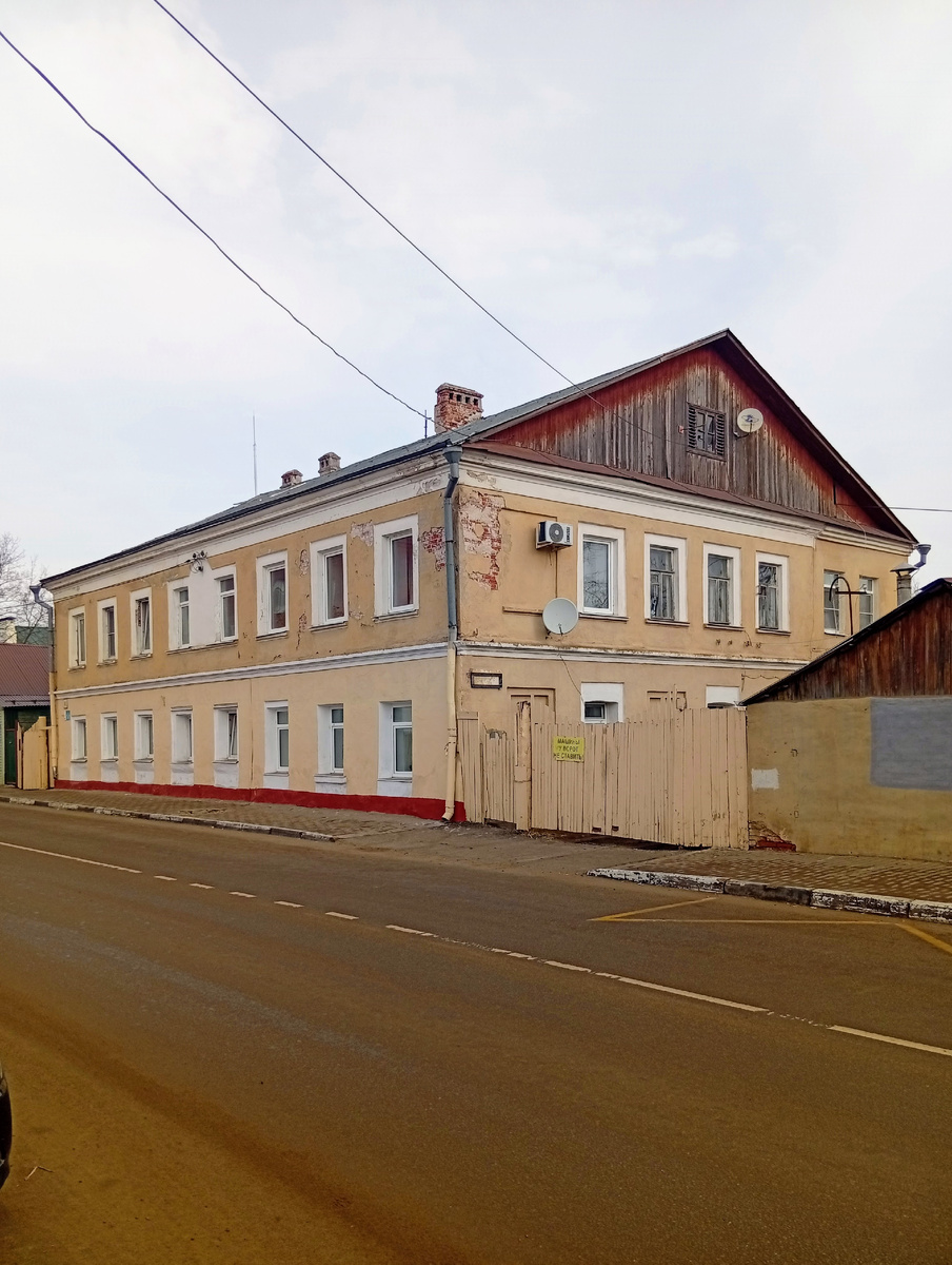 Улица Левшина, 6. Жилой дом (начало XIX в). Фото из личного архива автора.