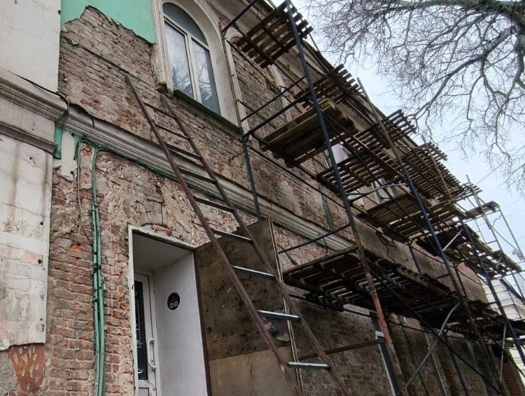     В Курске начали ремонтировать здание бывшего техникума, где учился Брежнев