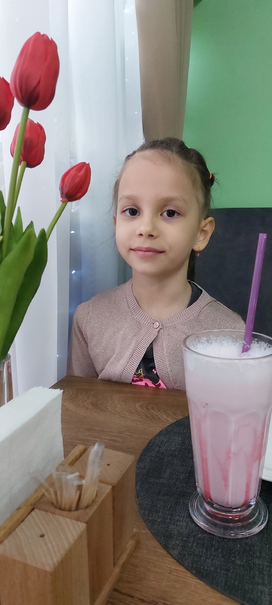 Сегодня исполнилось 7 лет Евочке. 