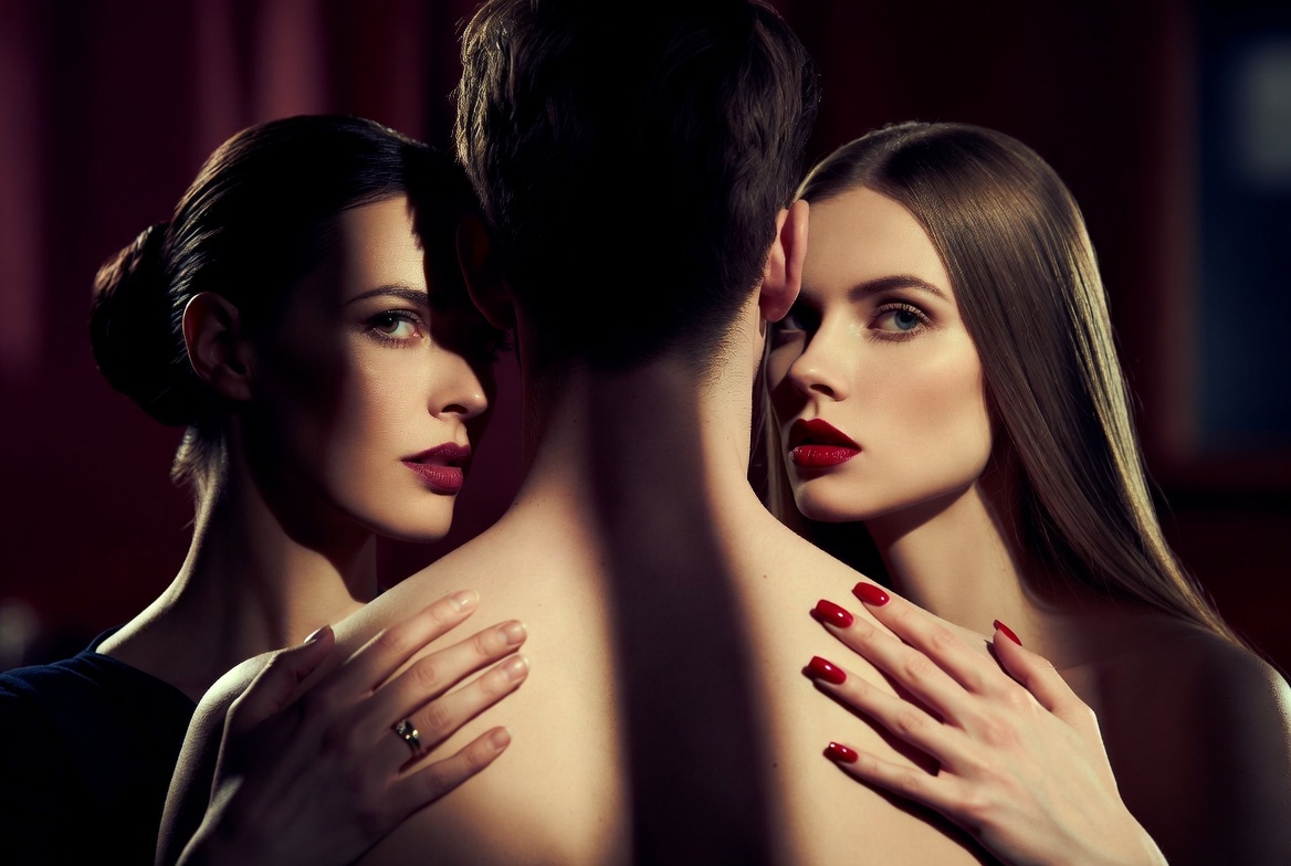 Девочки, оказались в любовном треугольнике? мой канал — для вас! Более 500 статей раскрывают психологию и духовные грани измен