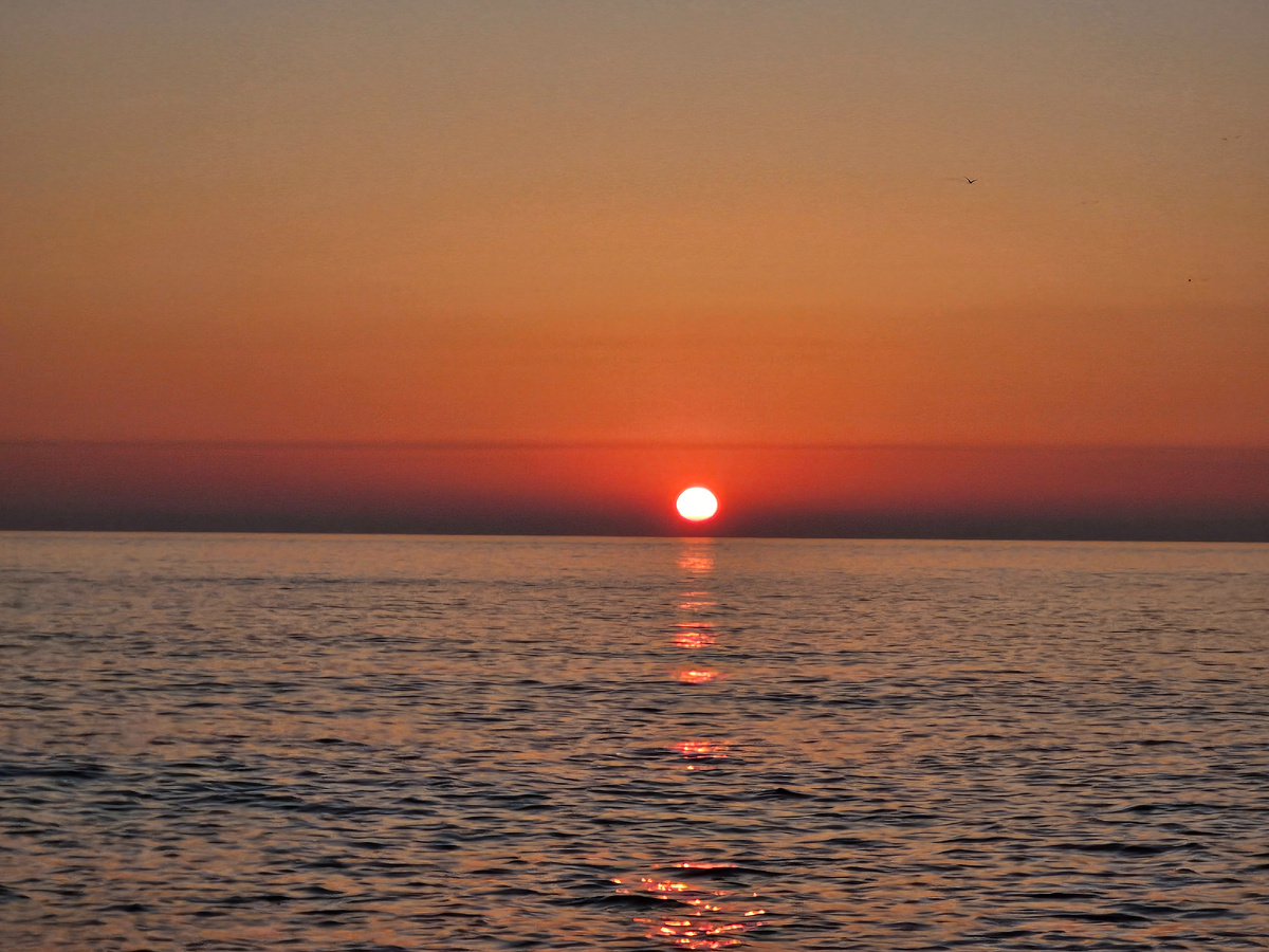 Мир замирает в ожидании нового дня