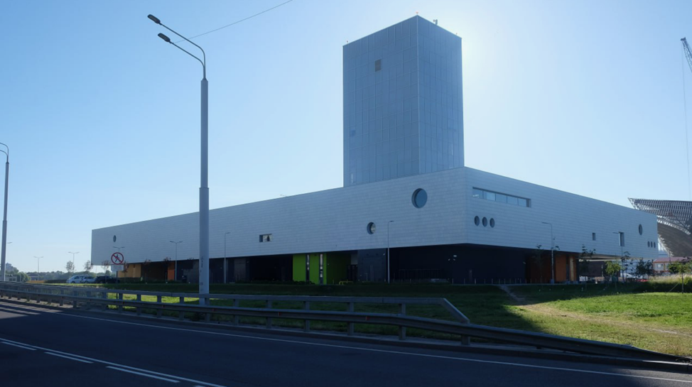 Парадная набережная, 3. Здание музея входит в состав культурно-образовательного комплекса.