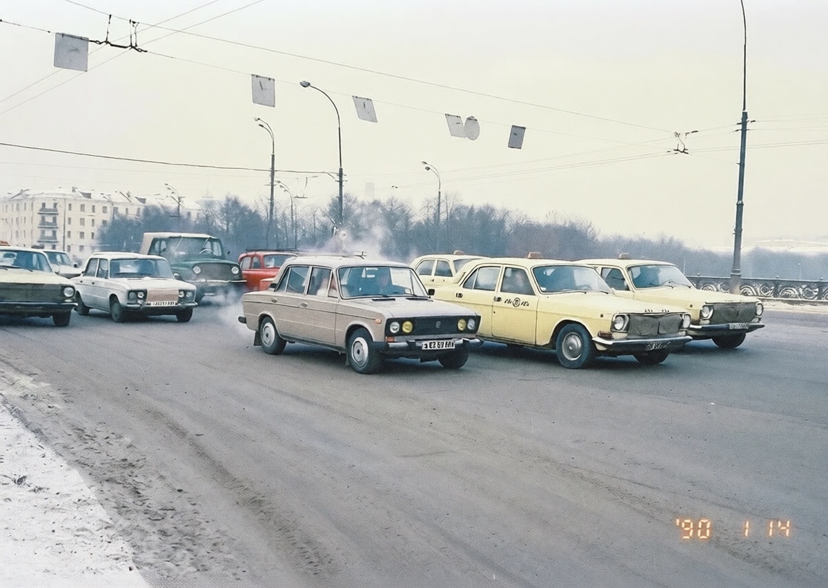 январь 90-х, стандартный трафик на дорогах того времени