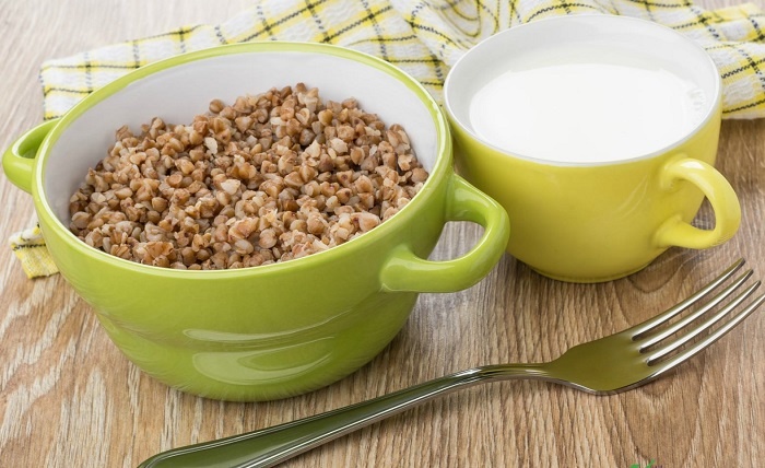 Гречка и кефир давали передышку от жирной еды. / Фото: thehealthyhomeeconomist.com