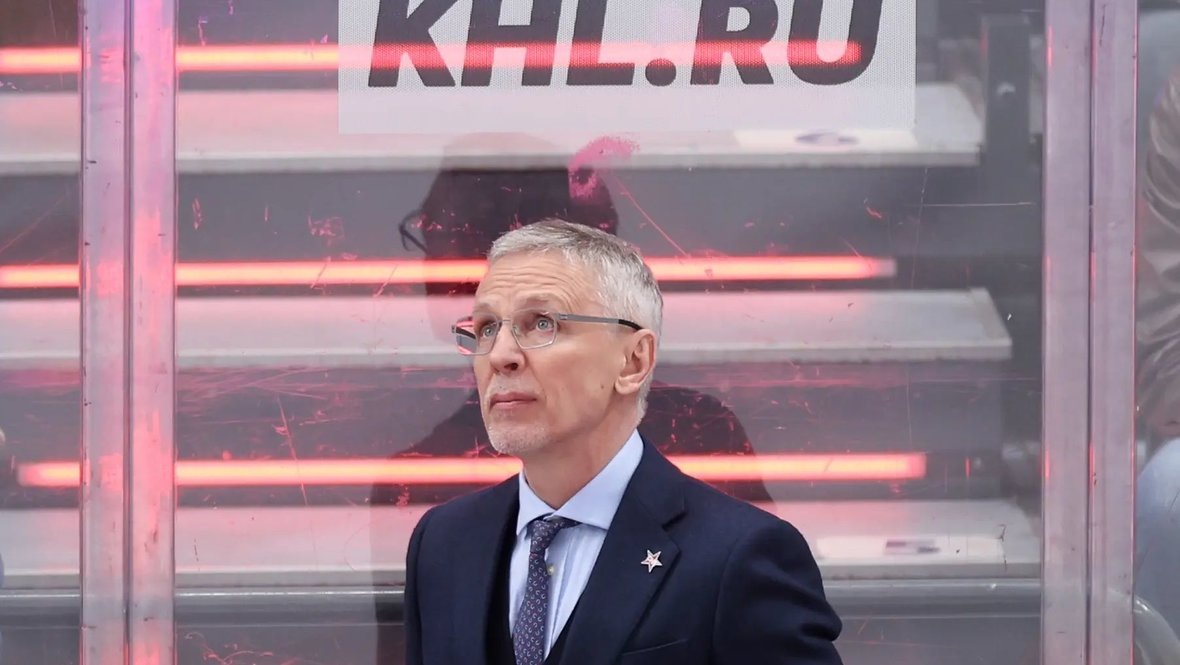    Главный тренер СКА Игорь Ларионов.Александр Федоров