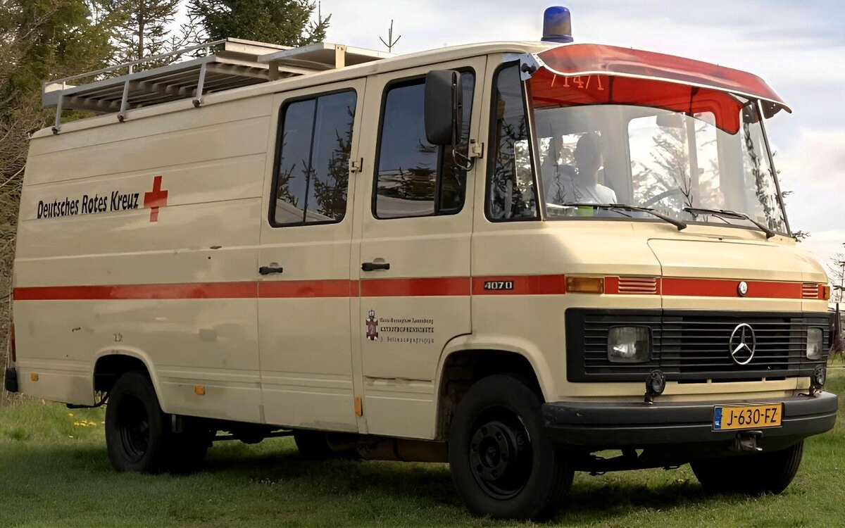 Автобус скорой помощи на базе MERCEDES-BENZ T2 L407D