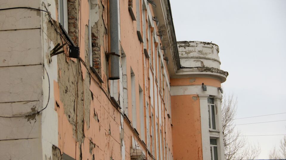    Аварийная поликлиника №2 на ул. Калинина, 16. Источник: Виталий Барабаш/"Толк"