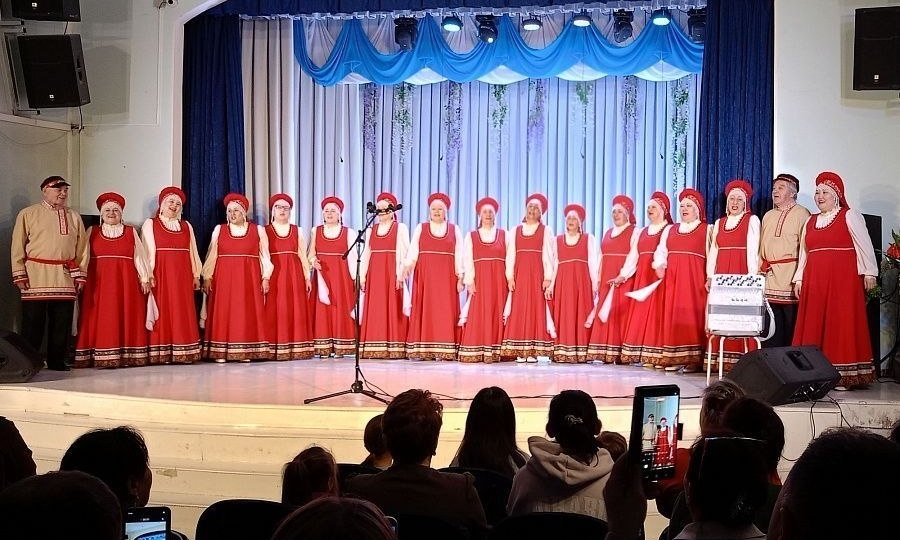 В Улан-Удэ народный хор ветеранов «Подружки» представил новый концерт «Песня остается с человеком