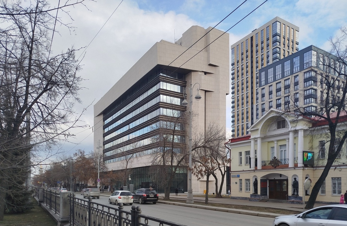 Проспект Ленина, 8. Бывший лабораторный корпус Екатеринбургского завода ОЦМ