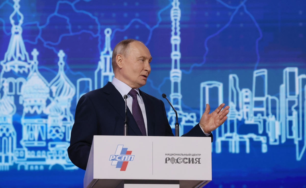 Источник: http://kremlin.ru/events/president/news/79418/photos/85709