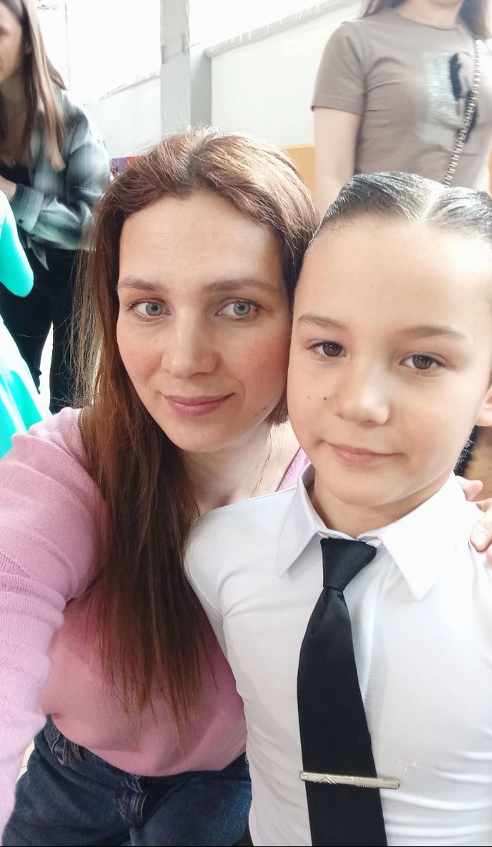 Недовольный подарками - видите ли,подарили бродилки и пазлы  вместо игрушек🙈